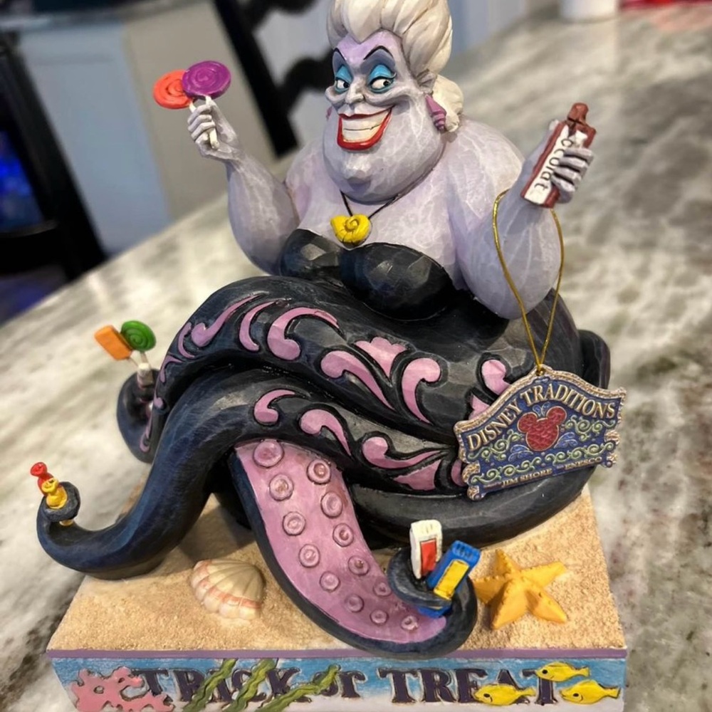 Halloween Ursula